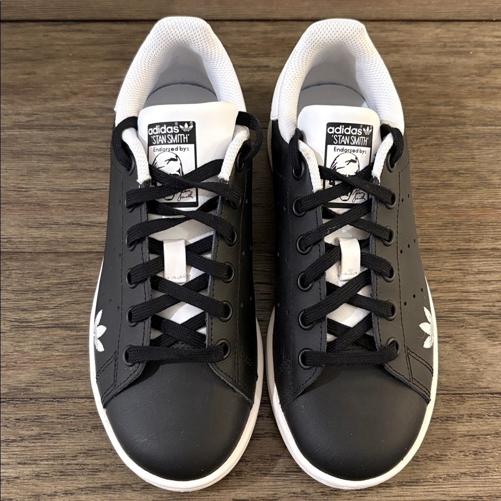 EUC [Adidas] Originals Stan Smith J 'Black/White Low-Top Sneakers Youth Kids 3.5 - Picture 8 of 15